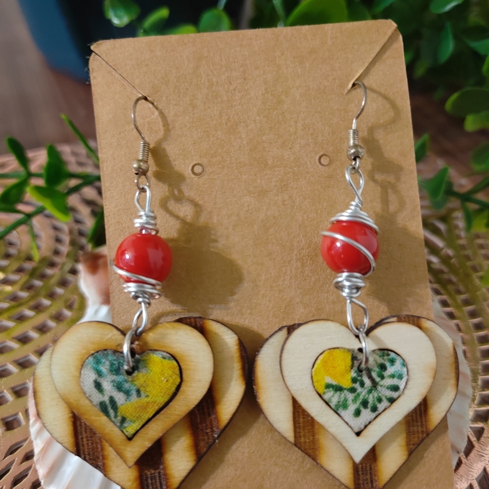 Hearts & Stripes W/ Yellow Flowers Wood Earring NWOT Red Ceramic Bead.